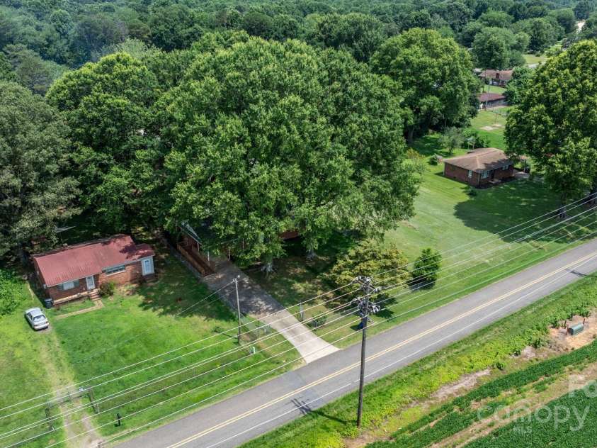 151 Third Creek Road, Statesville, NC 28677.  MLS# CAR4274166, YatesRealty ID 32723. 