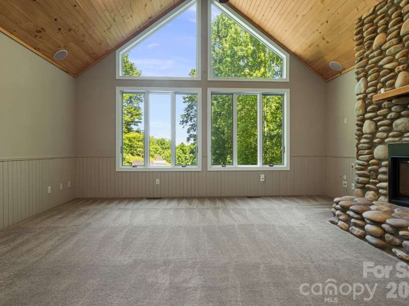 67 Reeses Ridge Court, Hendersonville, NC 28739.  MLS# CAR4387257, YatesRealty ID 32724. 