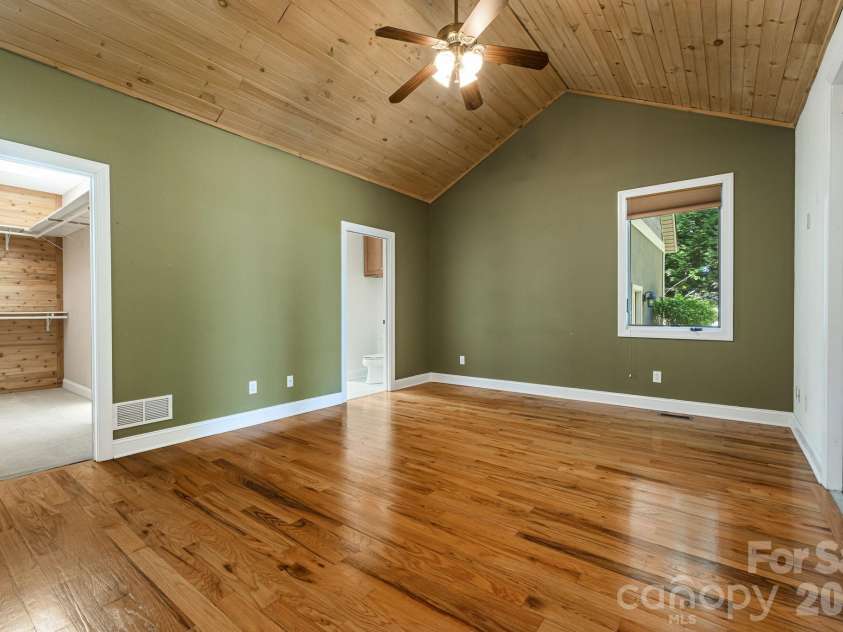 67 Reeses Ridge Court, Hendersonville, NC 28739.  MLS# CAR4387257, YatesRealty ID 32724. 