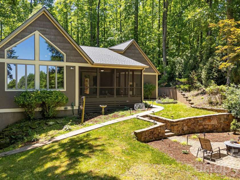 67 Reeses Ridge Court, Hendersonville, NC 28739.  MLS# CAR4387257, YatesRealty ID 32724. 
