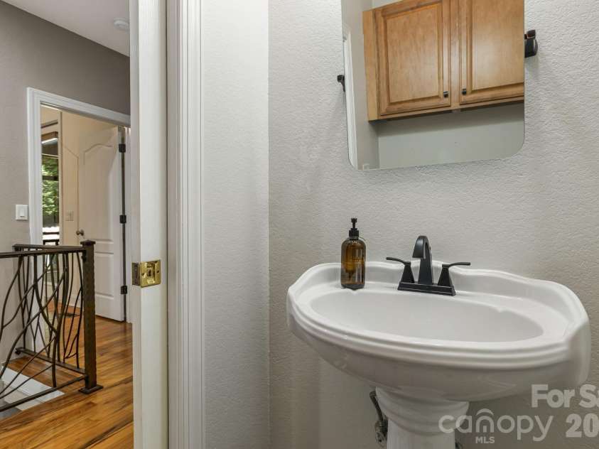 67 Reeses Ridge Court, Hendersonville, NC 28739.  MLS# CAR4387257, YatesRealty ID 32724. Main Level Half Bath