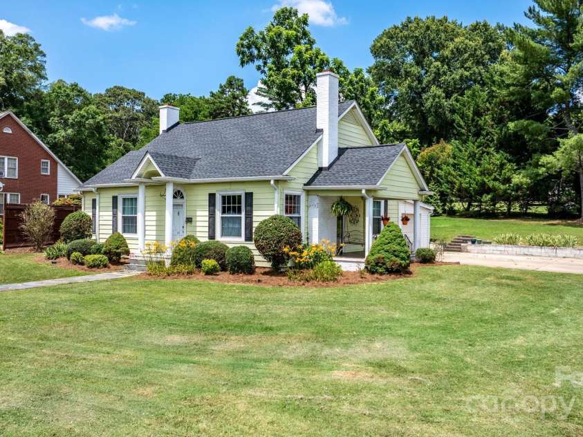 98 Main Street, Granite Falls, NC 28630.  MLS# CAR4262939, YatesRealty ID 32724. 