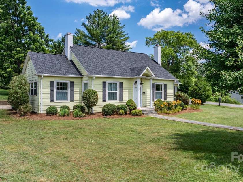 98 Main Street, Granite Falls, NC 28630.  MLS# CAR4262939, YatesRealty ID 32724. 