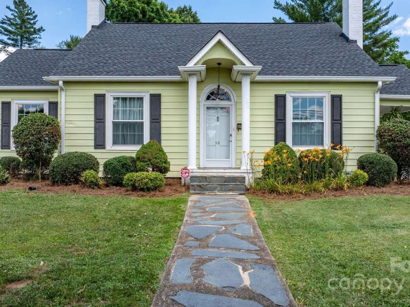 98 Main Street, Granite Falls, NC 28630.  MLS# CAR4262939, YatesRealty ID 32724. 