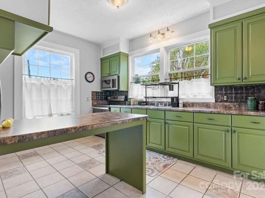 98 Main Street, Granite Falls, NC 28630.  MLS# CAR4262939, YatesRealty ID 32724. 