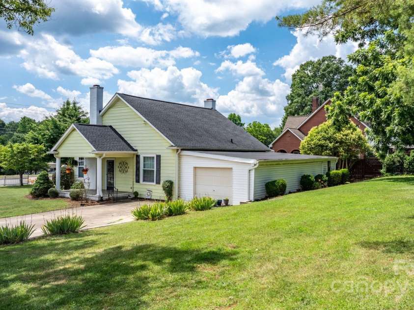 98 Main Street, Granite Falls, NC 28630.  MLS# CAR4262939, YatesRealty ID 32724. 