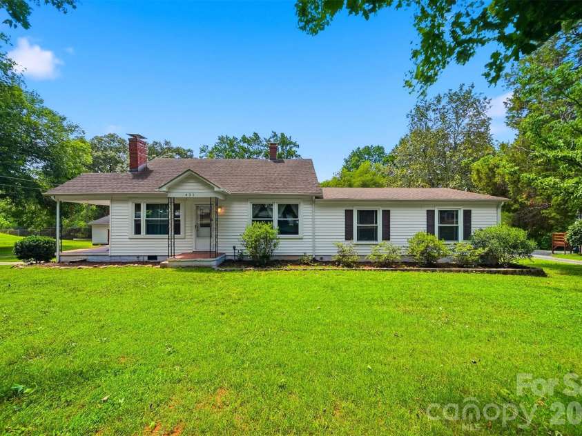431 20th Street, Newton, NC 28658.  MLS# CAR4388423, YatesRealty ID 32725. 