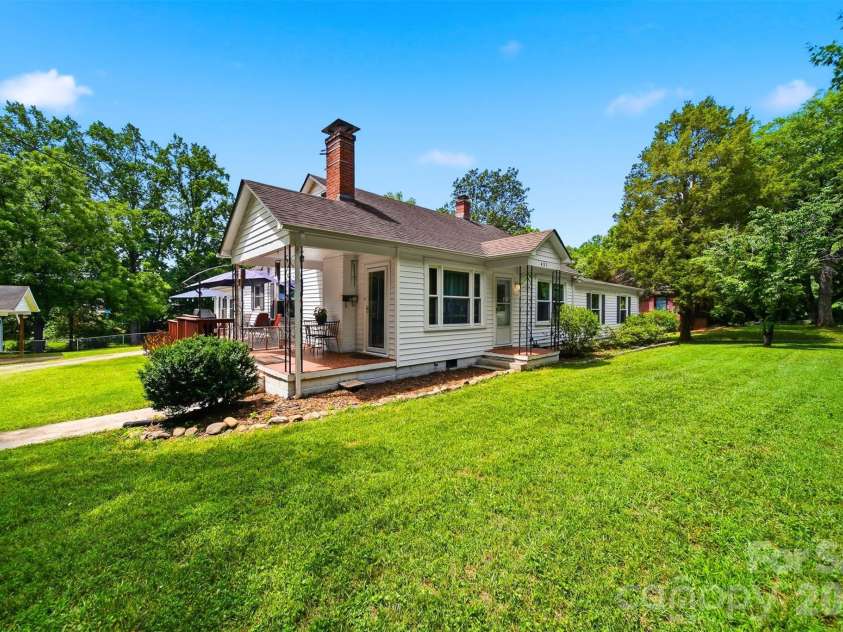 431 20th Street, Newton, NC 28658.  MLS# CAR4388423, YatesRealty ID 32725. 