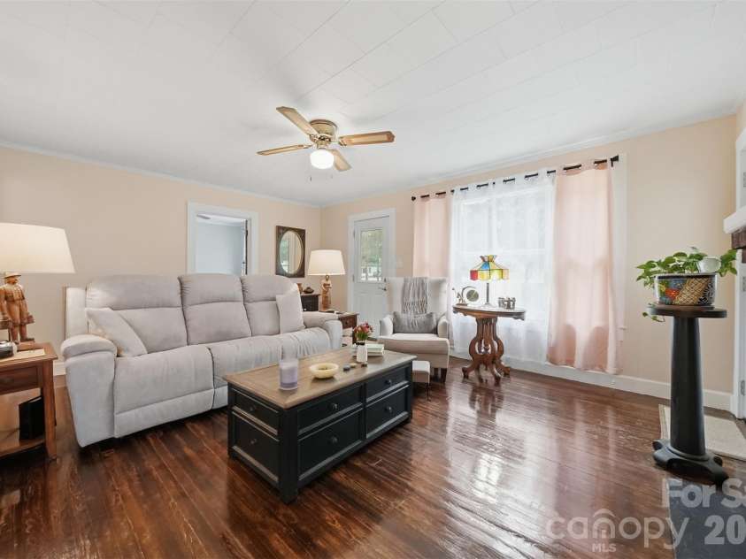 431 20th Street, Newton, NC 28658.  MLS# CAR4388423, YatesRealty ID 32725. 