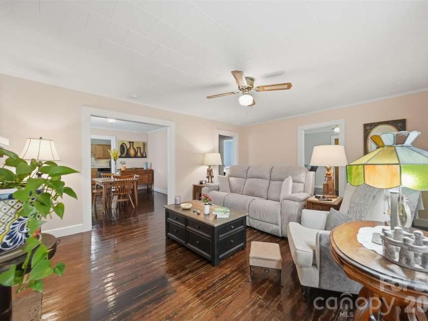 431 20th Street, Newton, NC 28658.  MLS# CAR4388423, YatesRealty ID 32725. 