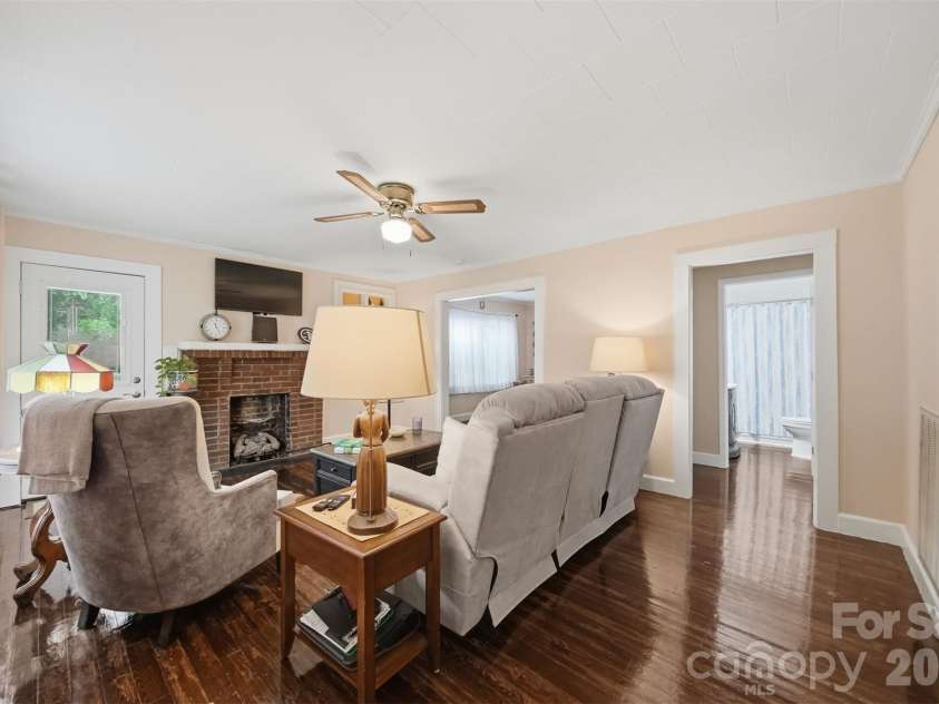 431 20th Street, Newton, NC 28658.  MLS# CAR4388423, YatesRealty ID 32725. 