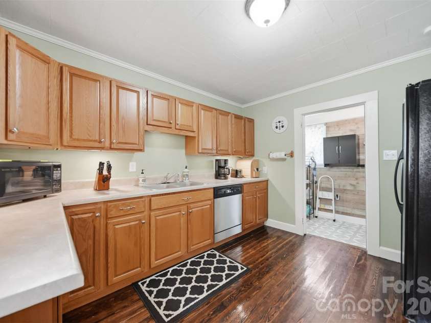 431 20th Street, Newton, NC 28658.  MLS# CAR4388423, YatesRealty ID 32725. 