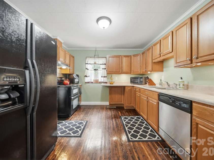 431 20th Street, Newton, NC 28658.  MLS# CAR4388423, YatesRealty ID 32725. 