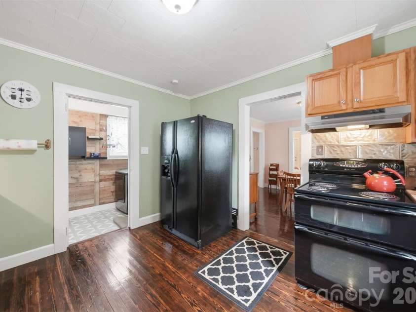 431 20th Street, Newton, NC 28658.  MLS# CAR4388423, YatesRealty ID 32725. 