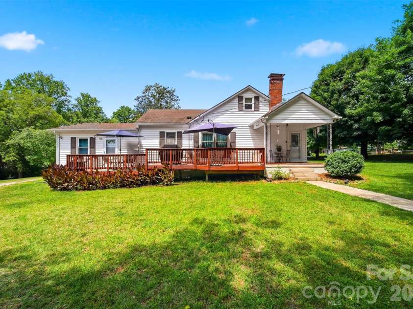 431 20th Street, Newton, NC 28658.  MLS# CAR4388423, YatesRealty ID 32725. 