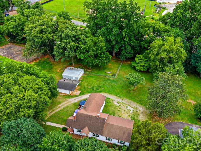431 20th Street, Newton, NC 28658.  MLS# CAR4388423, YatesRealty ID 32725. 