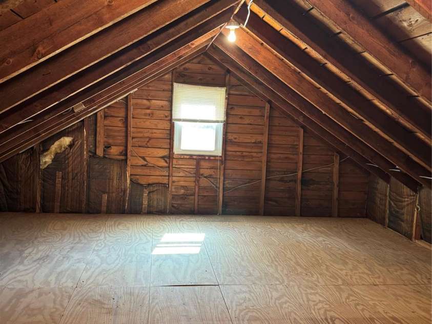 431 20th Street, Newton, NC 28658.  MLS# CAR4388423, YatesRealty ID 32725. 