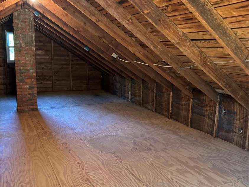 431 20th Street, Newton, NC 28658.  MLS# CAR4388423, YatesRealty ID 32725. 