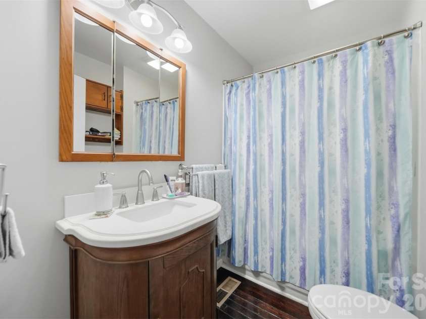 431 20th Street, Newton, NC 28658.  MLS# CAR4388423, YatesRealty ID 32725. Bathroom 1
