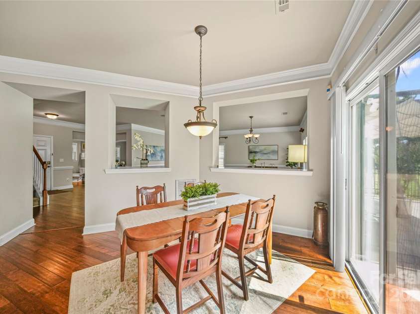 10420 Glenburn Lane, Charlotte, NC 28278.  MLS# CAR4278007, YatesRealty ID 32726. 