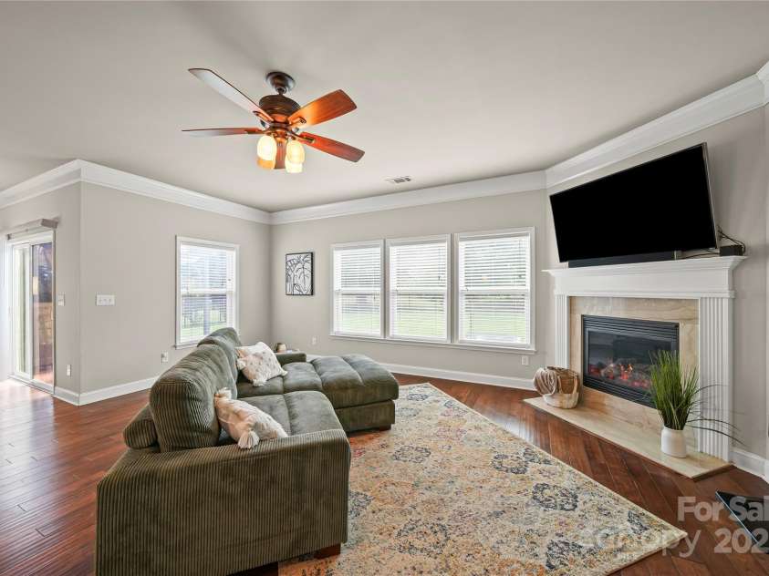 10420 Glenburn Lane, Charlotte, NC 28278.  MLS# CAR4278007, YatesRealty ID 32726. 