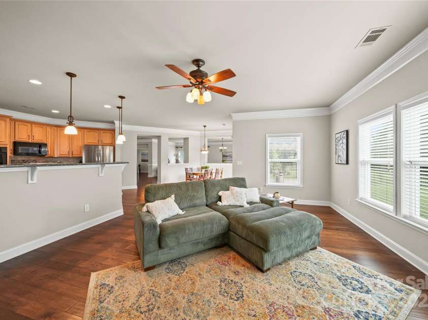 10420 Glenburn Lane, Charlotte, NC 28278.  MLS# CAR4278007, YatesRealty ID 32726. 