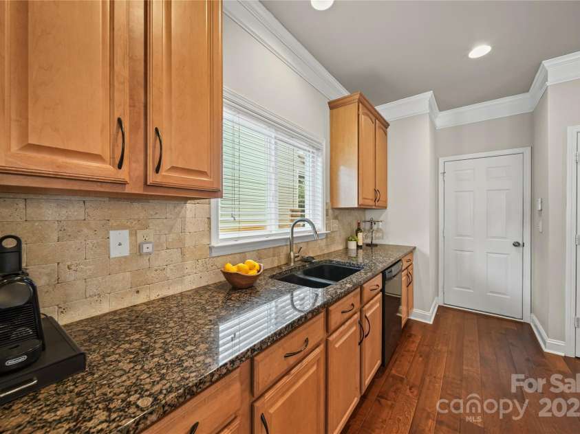 10420 Glenburn Lane, Charlotte, NC 28278.  MLS# CAR4278007, YatesRealty ID 32726. 