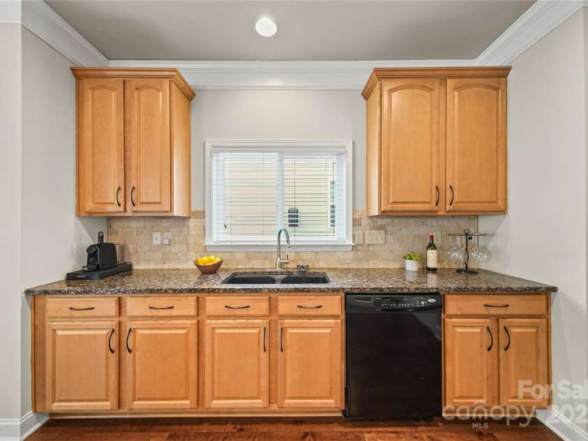 10420 Glenburn Lane, Charlotte, NC 28278.  MLS# CAR4278007, YatesRealty ID 32726. 