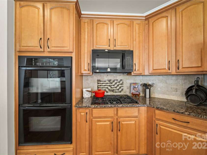 10420 Glenburn Lane, Charlotte, NC 28278.  MLS# CAR4278007, YatesRealty ID 32726. 