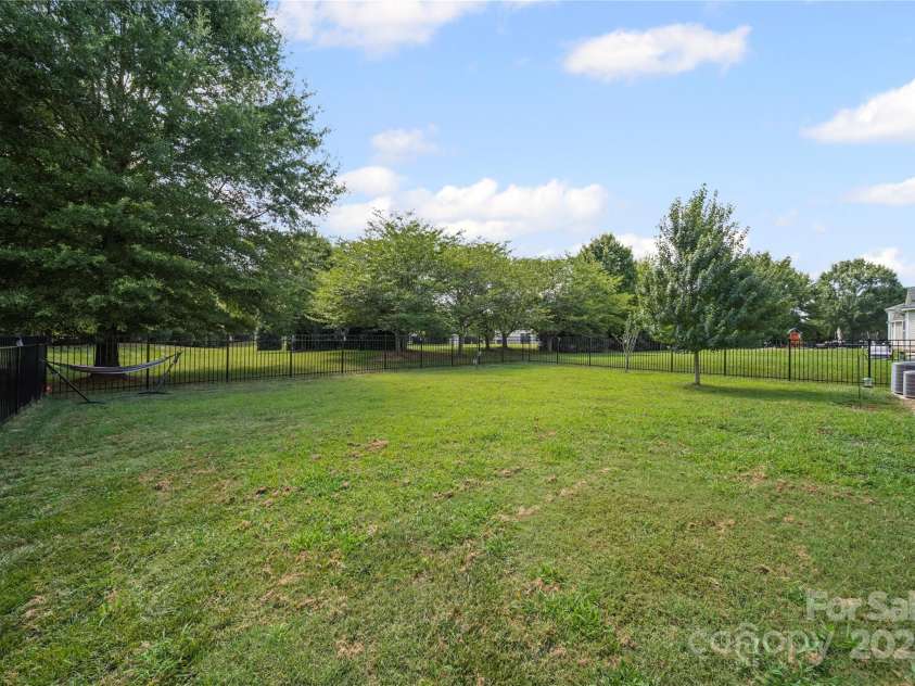 10420 Glenburn Lane, Charlotte, NC 28278.  MLS# CAR4278007, YatesRealty ID 32726. 