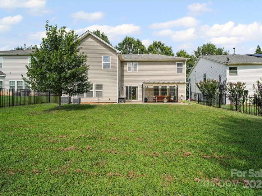 10420 Glenburn Lane, Charlotte, NC 28278.  MLS# CAR4278007, YatesRealty ID 32726. 