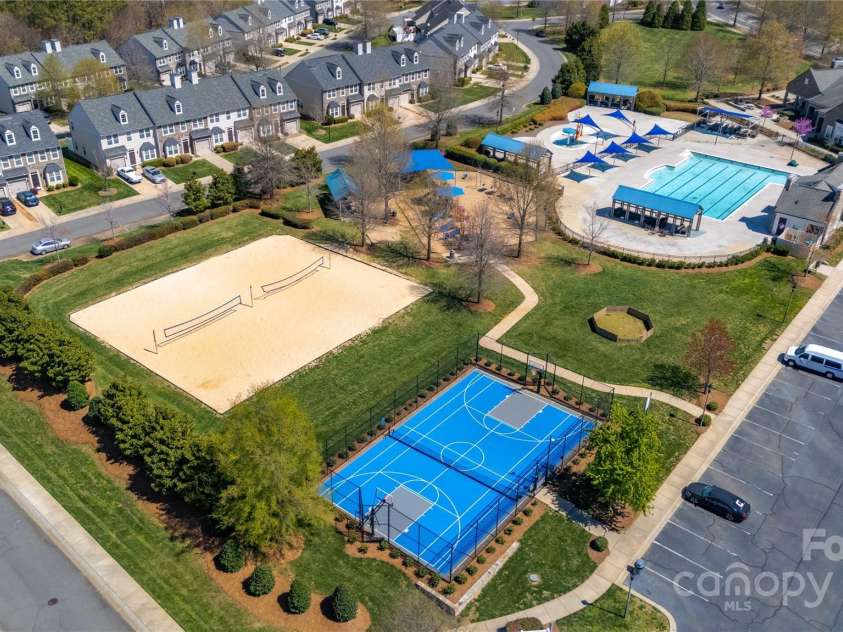10420 Glenburn Lane, Charlotte, NC 28278.  MLS# CAR4278007, YatesRealty ID 32726. Less than a mile down the road is the main amenity center with volleyball, tennis and basketball courts, playground, picnic areas, a beautiful clubhouse with fitness gym, so much more.