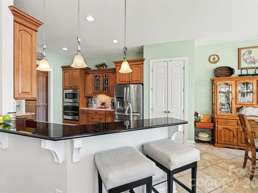 678 Normandy Road, Mooresville, NC 28117.  MLS# CAR4391129, YatesRealty ID 32726. Kitchen and bar