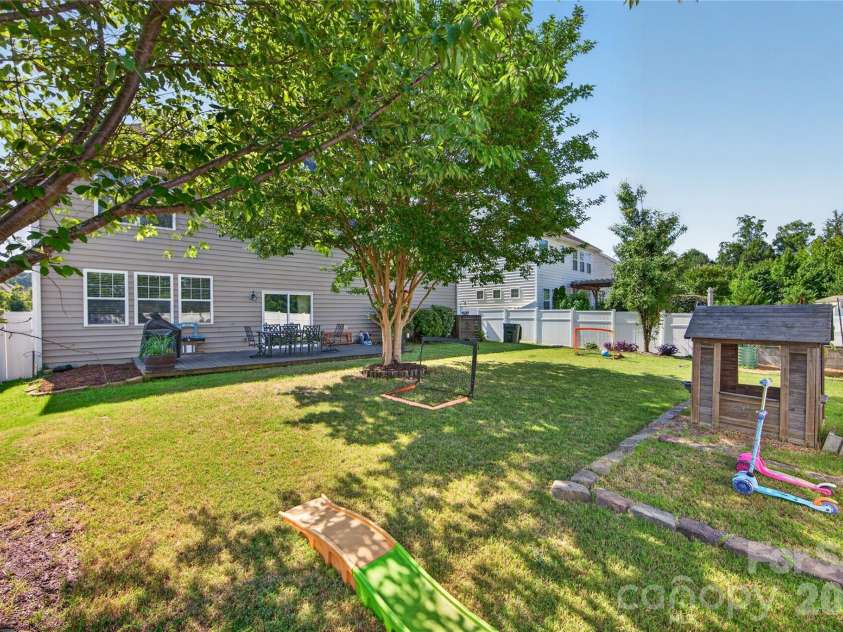 12531 Surreykirt Lane, Huntersville, NC 28078.  MLS# CAR4391627, YatesRealty ID 32727. 