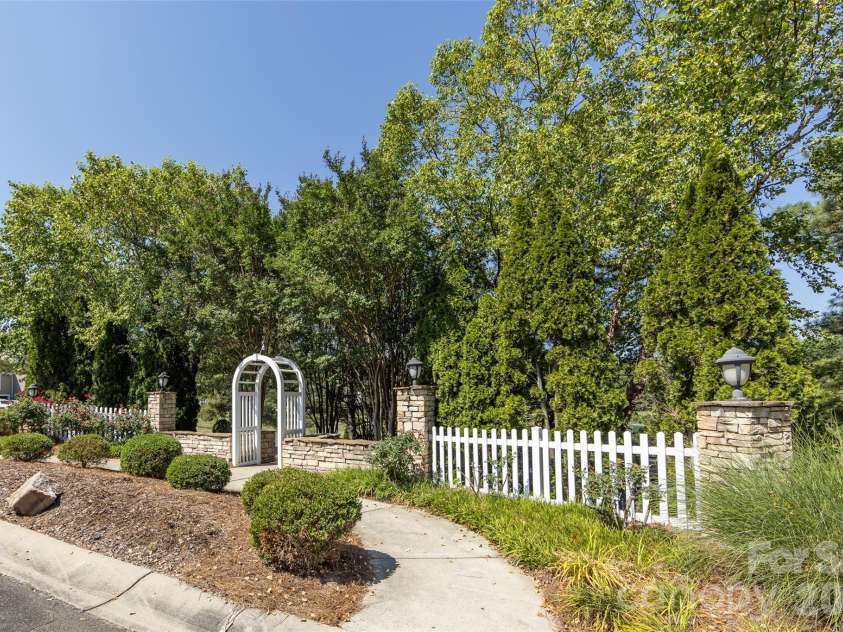 12531 Surreykirt Lane, Huntersville, NC 28078.  MLS# CAR4391627, YatesRealty ID 32727. 