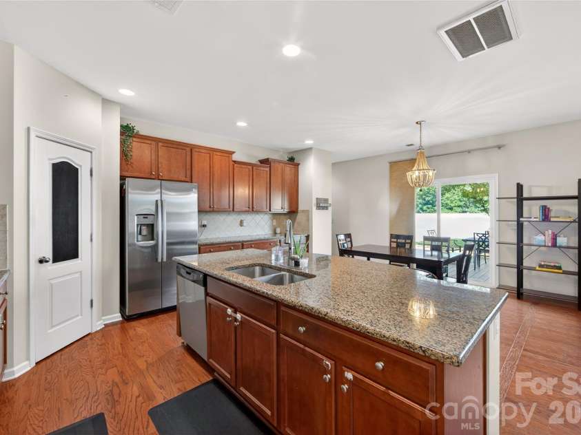 12531 Surreykirt Lane, Huntersville, NC 28078.  MLS# CAR4391627, YatesRealty ID 32727. Kitchen includes walk-in pantry.
