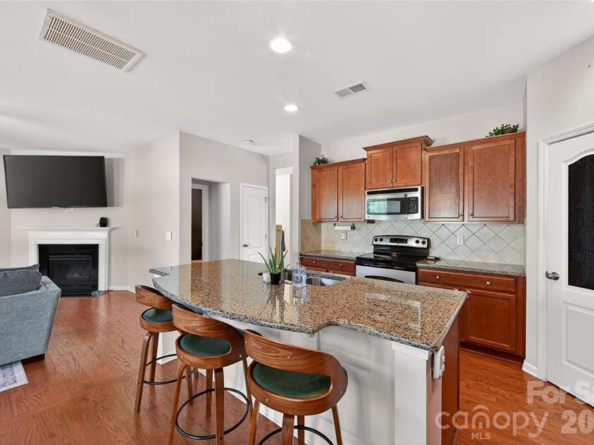 12531 Surreykirt Lane, Huntersville, NC 28078.  MLS# CAR4391627, YatesRealty ID 32727. Large kitchen with spacious island.