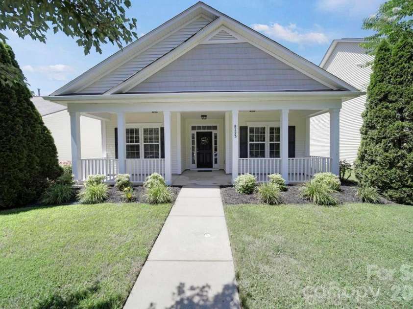 8723 Westwind Point Drive, Cornelius, NC 28031.  MLS# CAR4392444, YatesRealty ID 32728. 