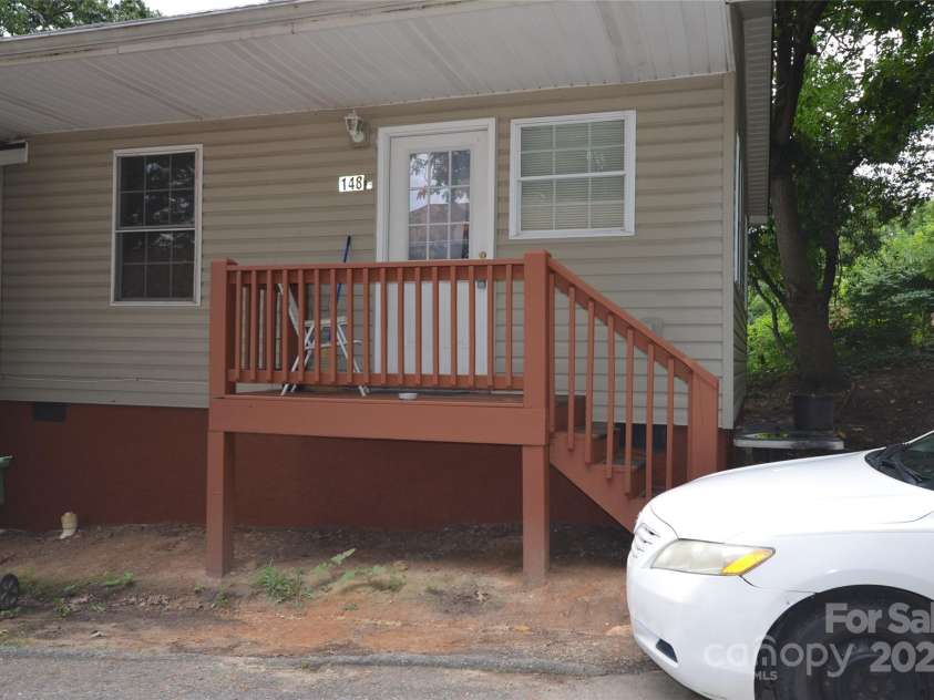 144 & 148 Laurel Loop, Asheville, NC 28806.  MLS# CAR4286062, YatesRealty ID 32729. 1 bedroom