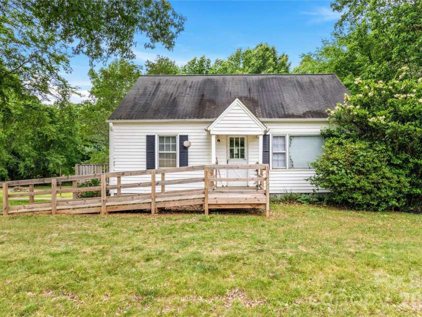 141 Vanzant Road, Mocksville, NC 27028.  MLS# CAR4388977, YatesRealty ID 32730. 