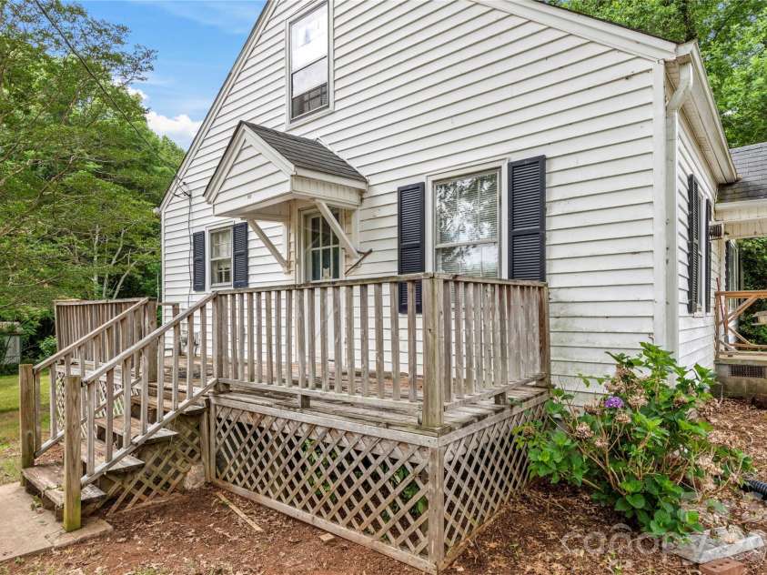 141 Vanzant Road, Mocksville, NC 27028.  MLS# CAR4388977, YatesRealty ID 32730. 