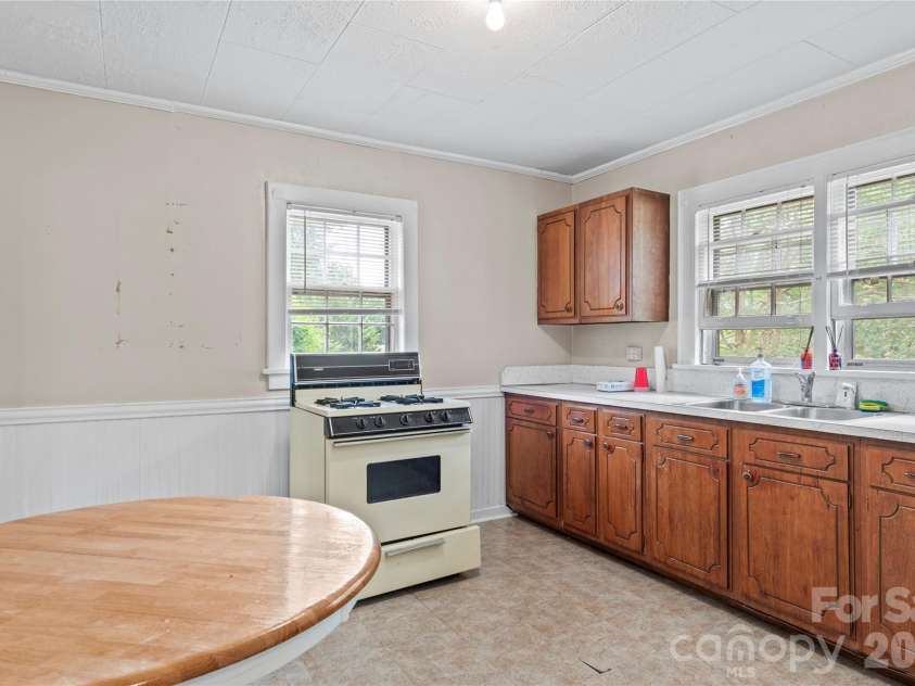 141 Vanzant Road, Mocksville, NC 27028.  MLS# CAR4388977, YatesRealty ID 32730. 