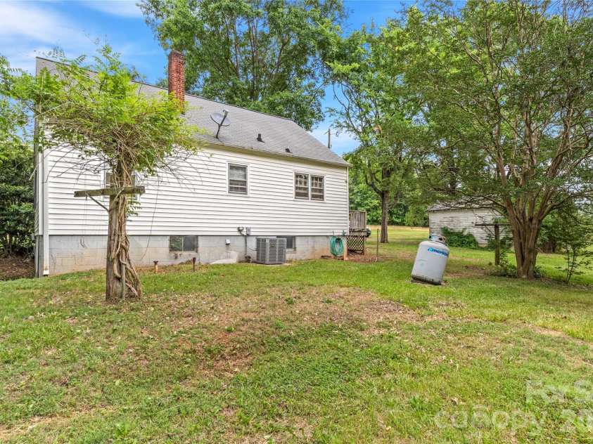 141 Vanzant Road, Mocksville, NC 27028.  MLS# CAR4388977, YatesRealty ID 32730. 