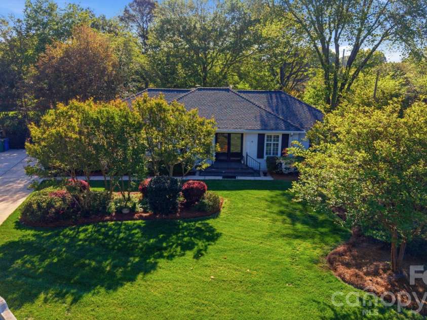 13539 Four Oaks Lane, Matthews, NC 28105.  MLS# CAR4384474, YatesRealty ID 32731. 