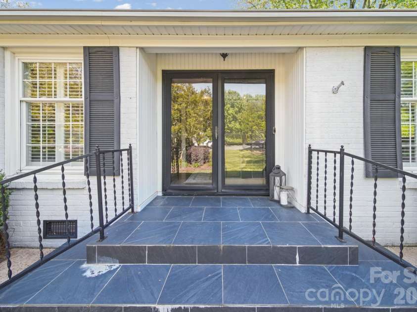 13539 Four Oaks Lane, Matthews, NC 28105.  MLS# CAR4384474, YatesRealty ID 32731. 