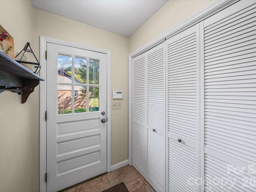 13539 Four Oaks Lane, Matthews, NC 28105.  MLS# CAR4384474, YatesRealty ID 32731. 