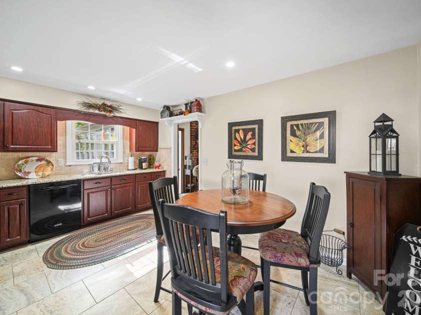 13539 Four Oaks Lane, Matthews, NC 28105.  MLS# CAR4384474, YatesRealty ID 32731. 