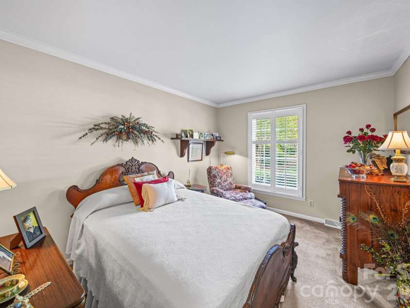 13539 Four Oaks Lane, Matthews, NC 28105.  MLS# CAR4384474, YatesRealty ID 32731. 