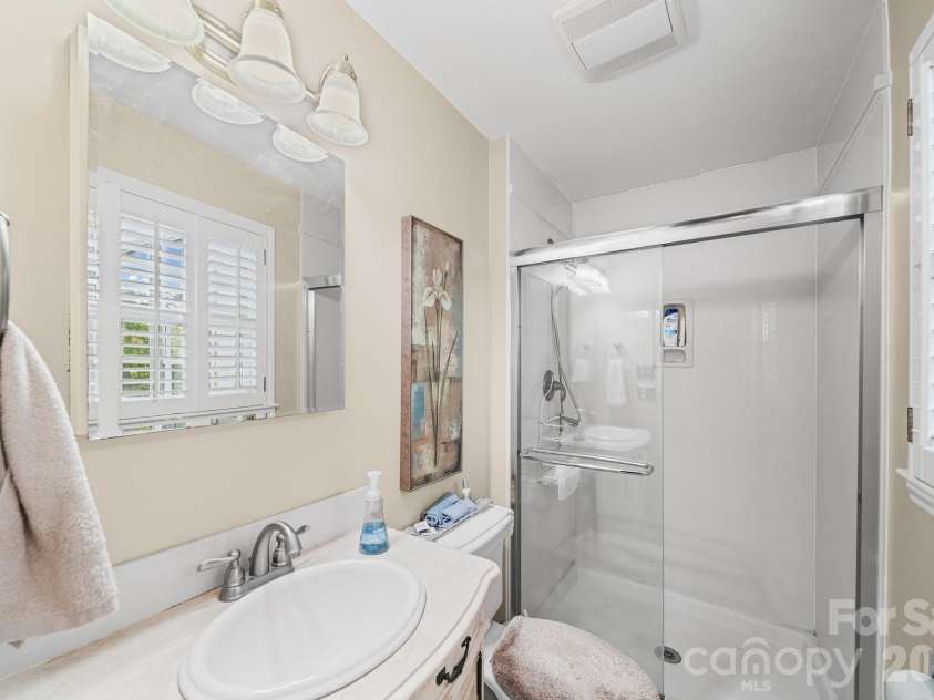 13539 Four Oaks Lane, Matthews, NC 28105.  MLS# CAR4384474, YatesRealty ID 32731. 