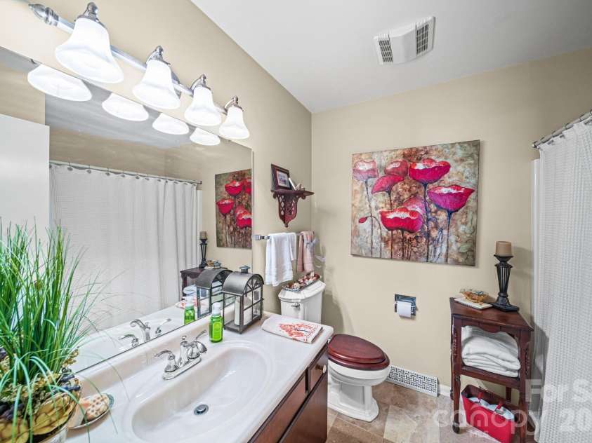 13539 Four Oaks Lane, Matthews, NC 28105.  MLS# CAR4384474, YatesRealty ID 32731. 